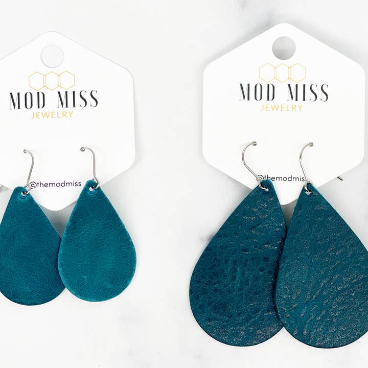 Brincos de lágrima de couro azul azul-petróleo escuro usados por atacado de The Mod Miss