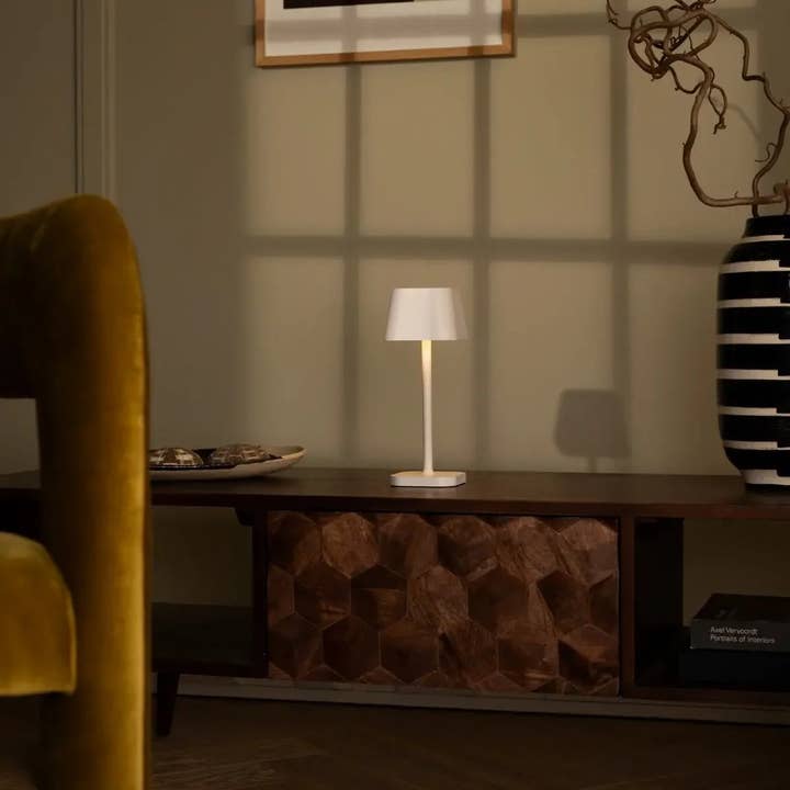 Tavellio - Wholesale Accent/Desk Lamp - Ava White Rechargeable Table Lamp – Stylish, Cordless & Dimmable Lighting6