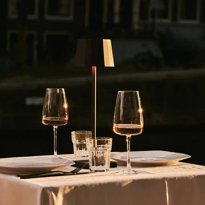 Tavellio - Wholesale Accent/Desk Lamp - Combi Set Professional – 8 x Wouter Mocha Brown Rechargeable Table Lamps & 1 x Central Station Wireless Charging Station with Qi-Technology1