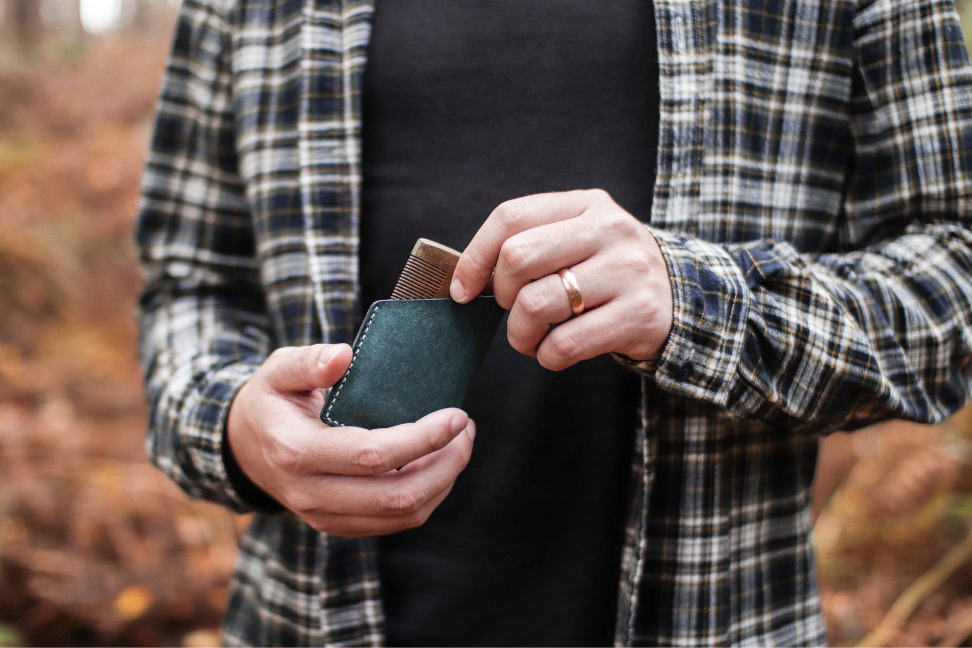 Lucas Ruth – wholesale Beard brush/comb – Beard Comb and Pouch5