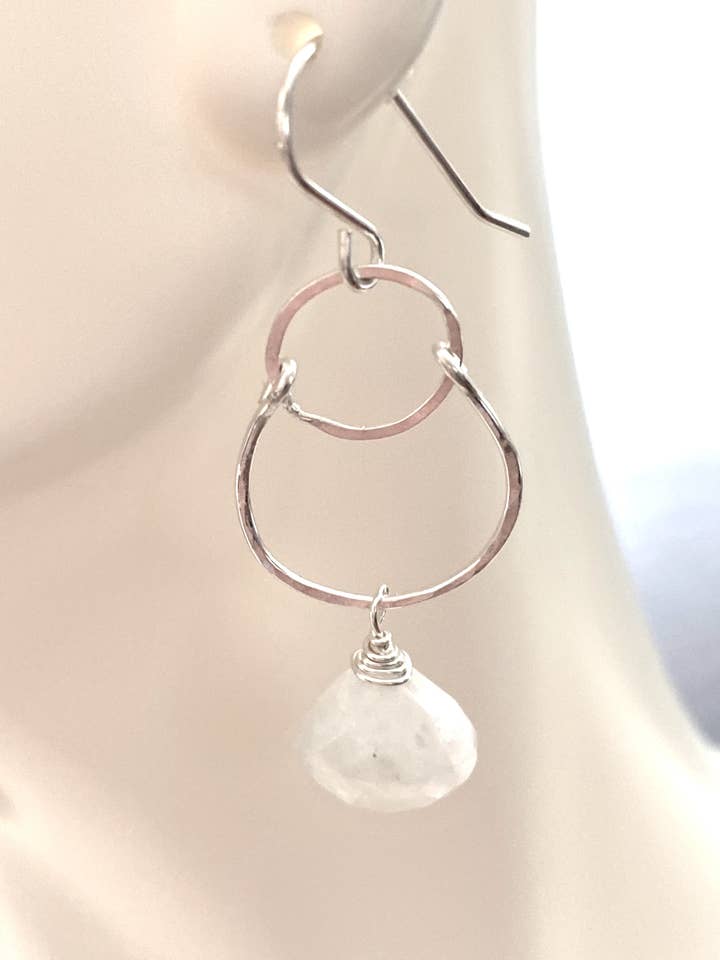 Pierre de lune en argent sterling forgé à la main pour la vente par Judy Brandon Jewelry