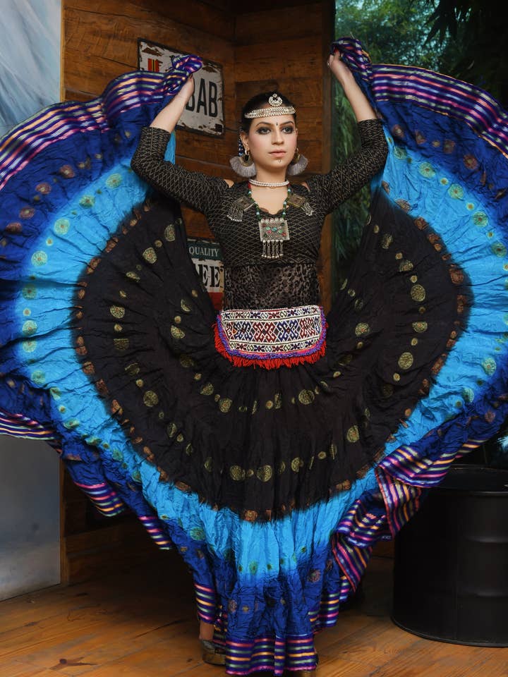 Wow Sari Bindi Border Nederdel Med Padma Border for engroshandel hos Senoritas Tribal Designs