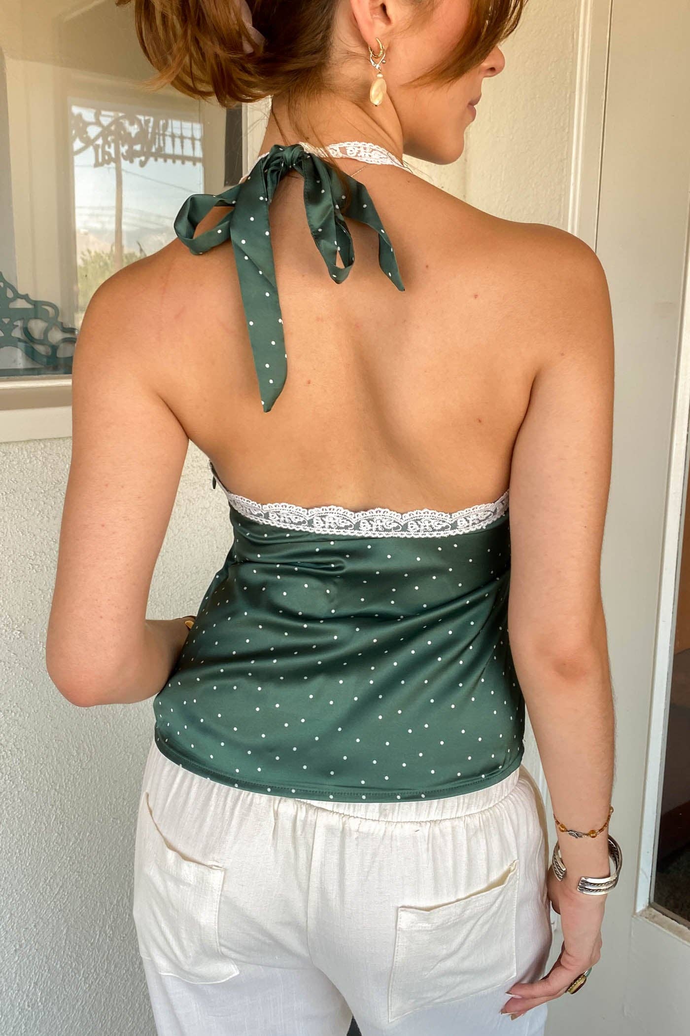 Nectar Clothing – Blusa - Mulher por atacado – Top de Cetim com Decote Halter Lacey4