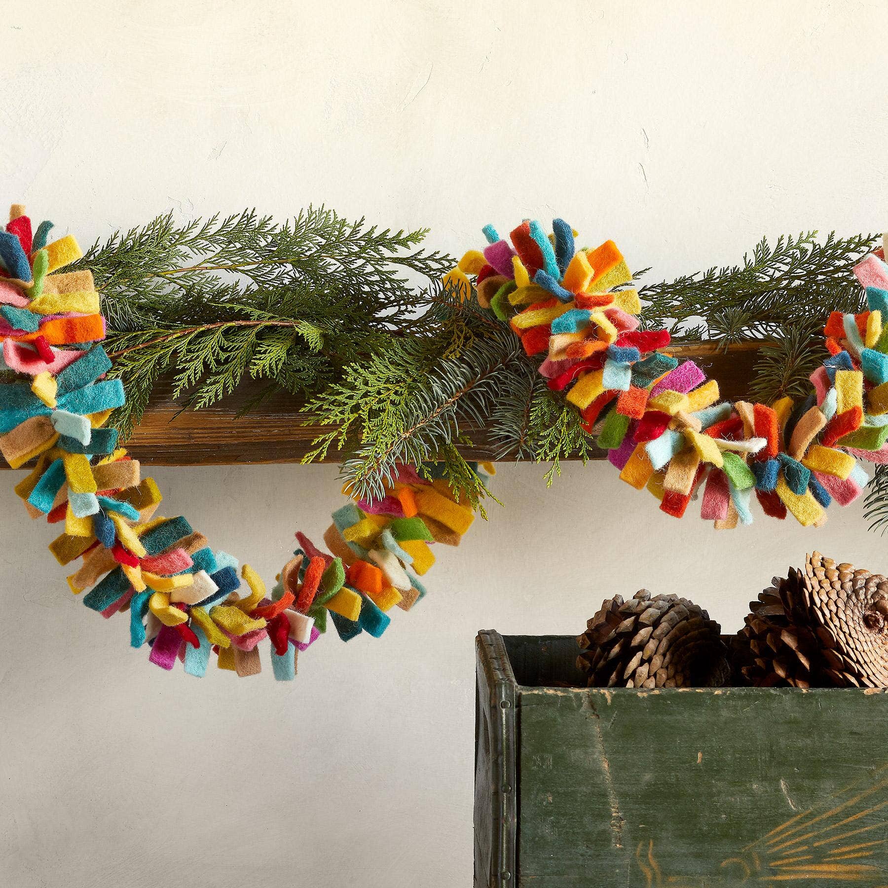 Arcadia Home - Vendita all'ingrosso Bandierine/Ghirlande - Ghirlanda di Natale con Frange Multiple Fatta a Mano in Lana Infeltrita-72"1