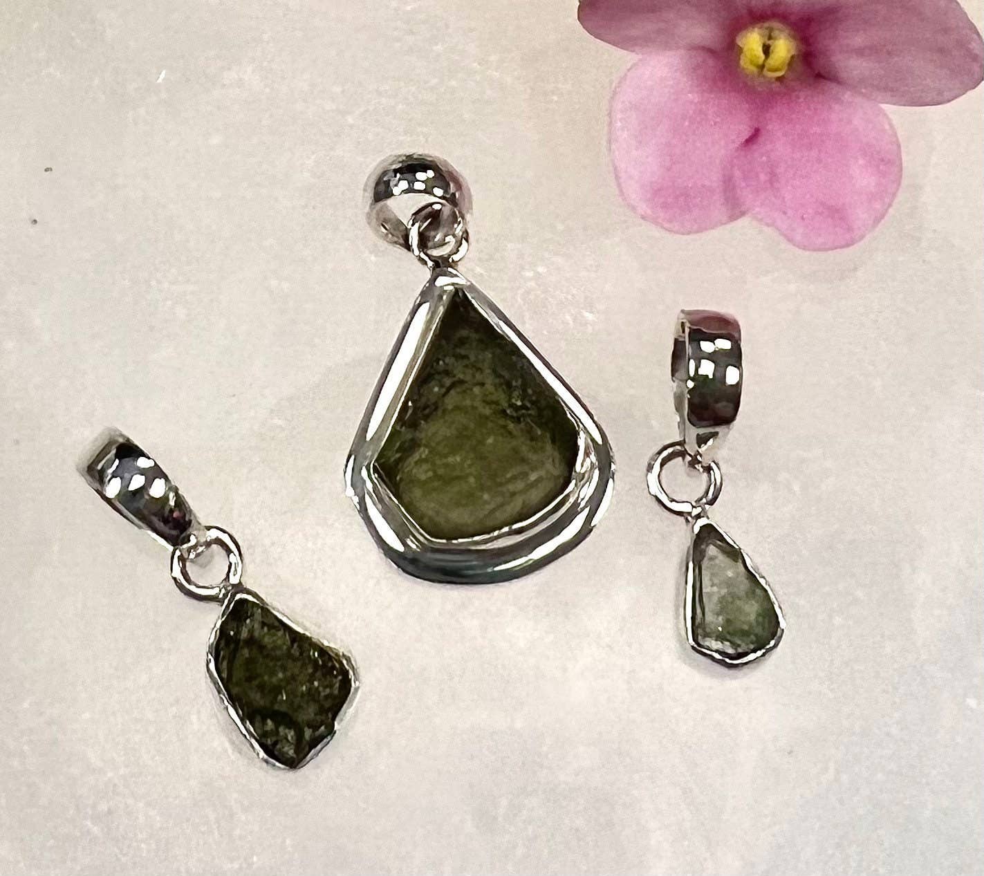 KayleeNYC - Vendita all'ingrosso Ciondolo/pendente - Lotto ingrosso 3 pz ciondoli Moldavite naturale in argento sterling 9252
