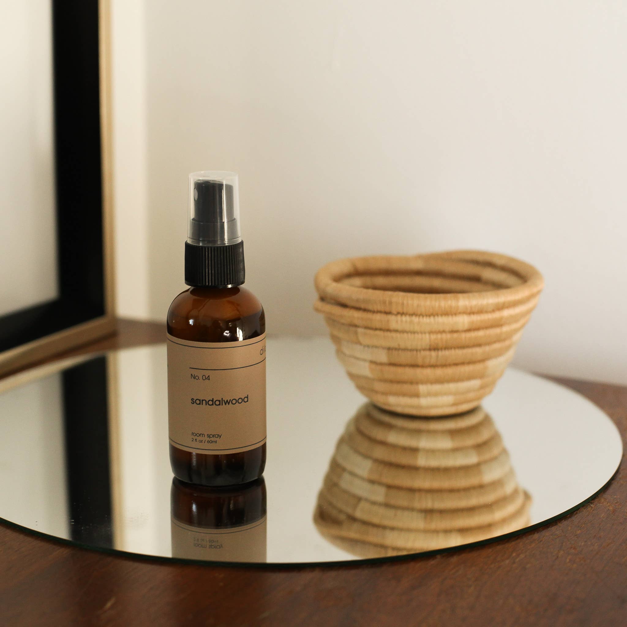 dilo - Wholesale Room & Linen Spray - No. 04 Sandalwood Room Spray3