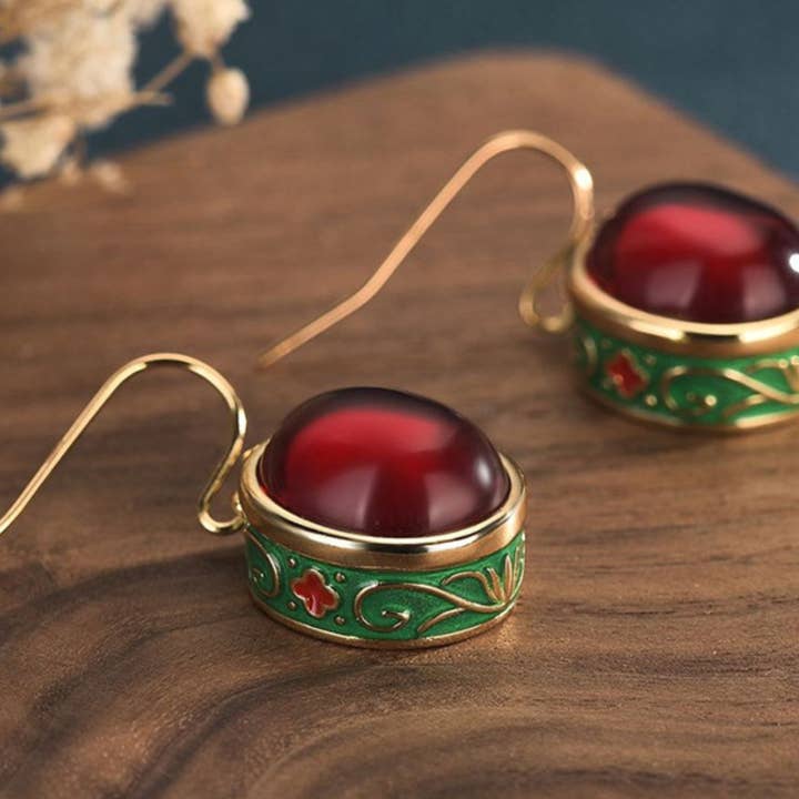 Boucles d'oreilles en émail et jade rouge pour la vente par Bright MacMing