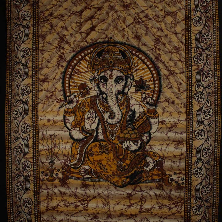 Safran Ganesha Holding Lotusblomst i Batik Style Tie Dye Tapestry for engroshandel hos Wild Lotus