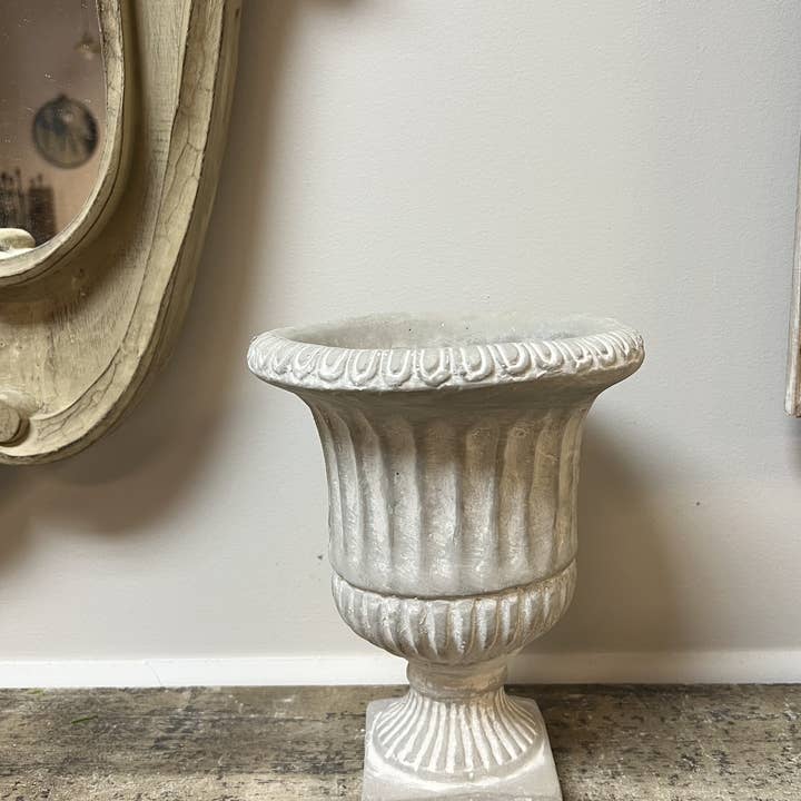 Vagabond Vintage – wholesale Plant pot – CEMENT URN PLANTER