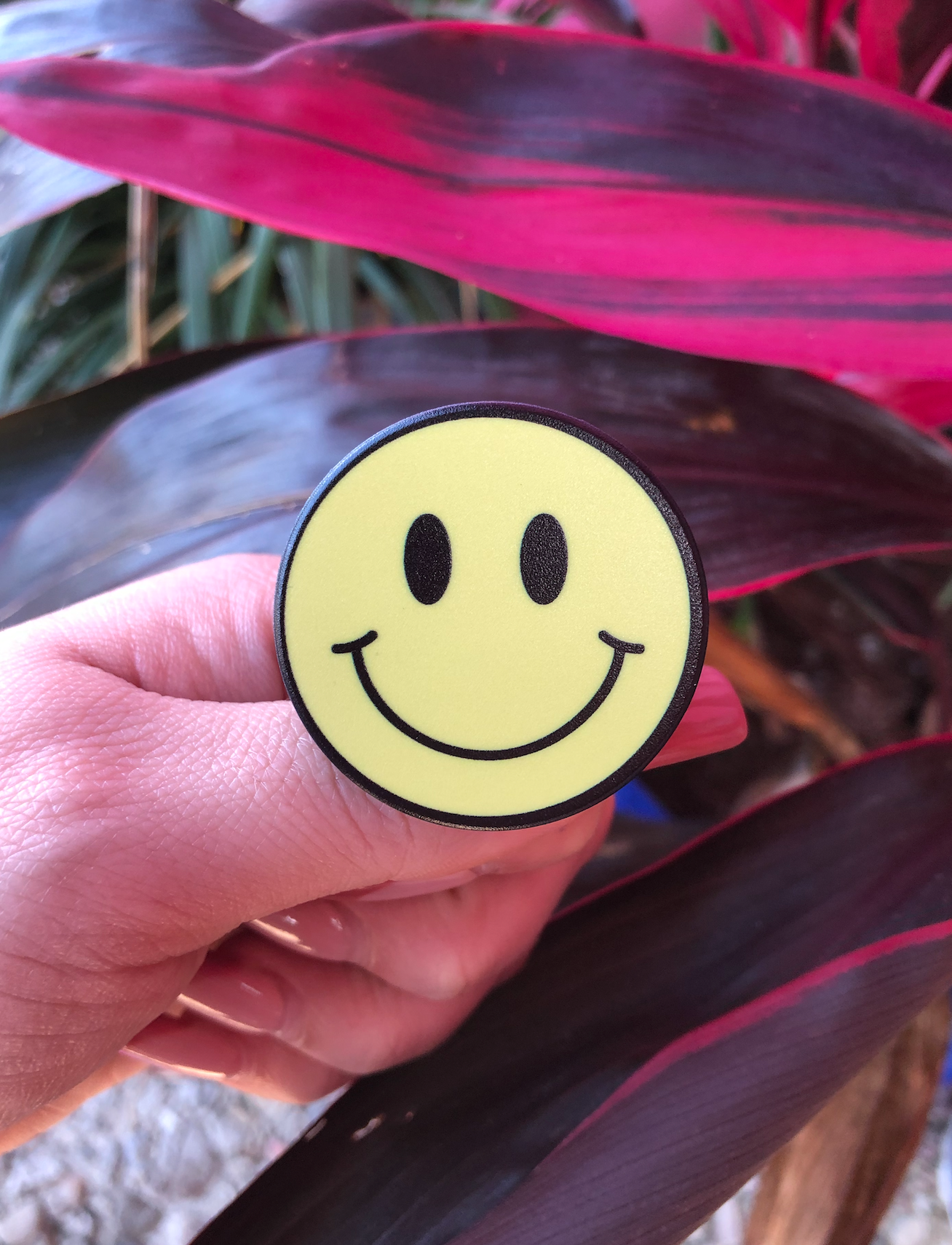 Very That – wholesale  – Smiley Face Pop Socket1