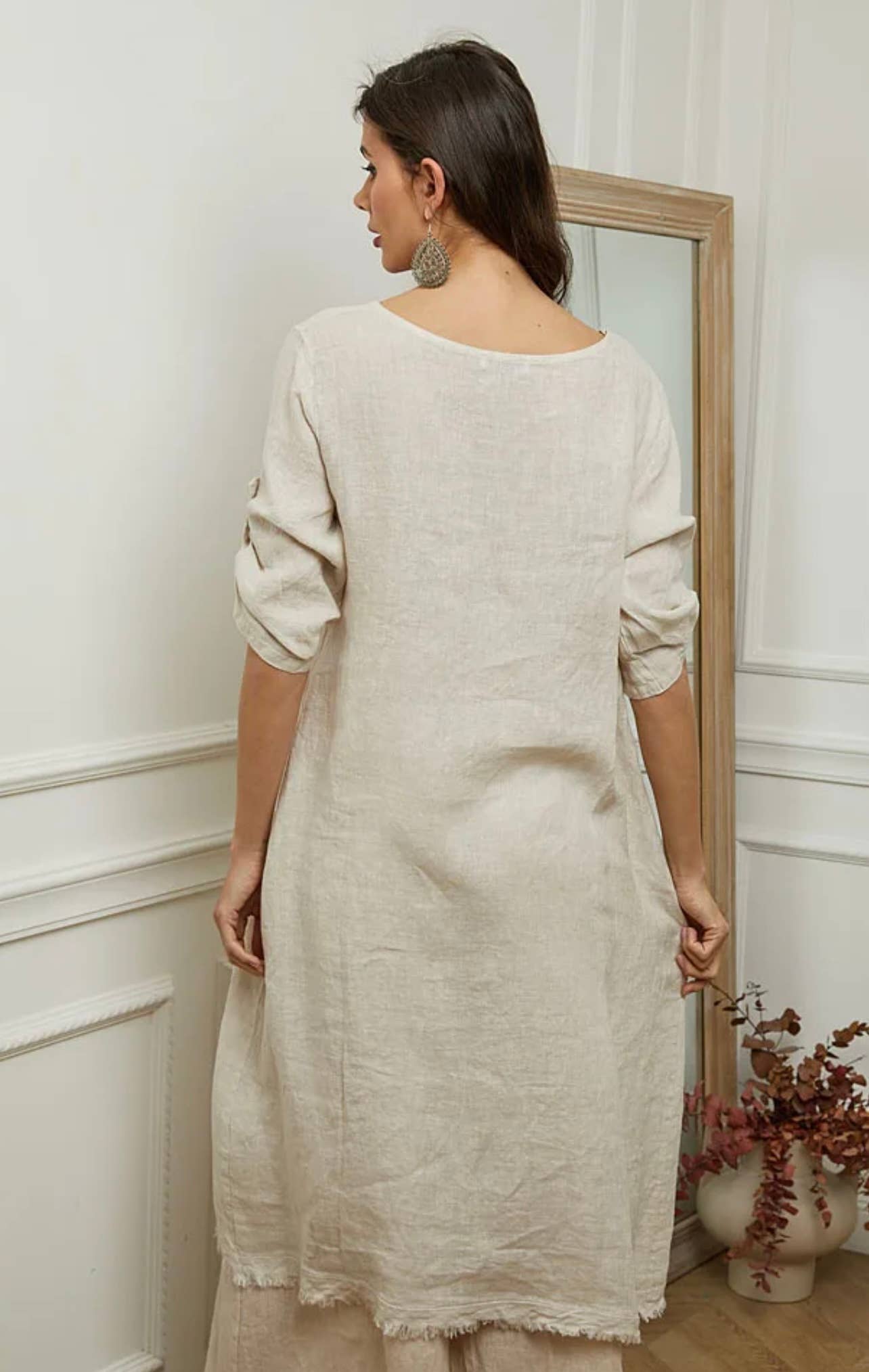 LÉA & LUC – Großhandel Kleid – Damen – 100 % Leinenkleid mit Blumenmotiv auf der linken Brust, REF. 724811