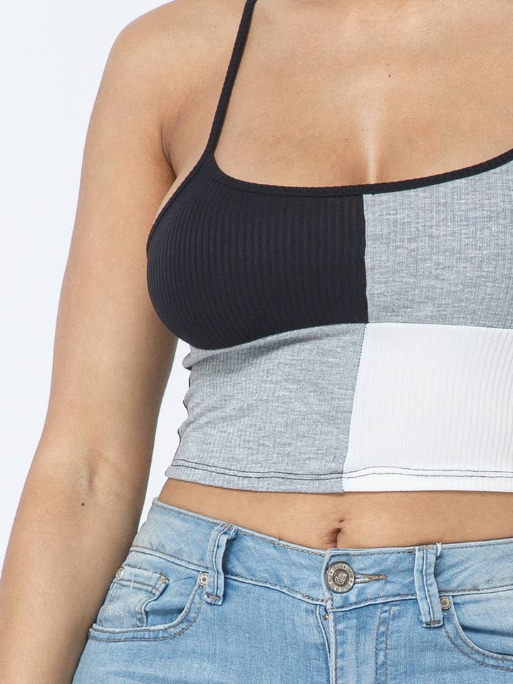 Julia by LoveJ – Großhandel Strickoberteil – Damen – Ärmelloses Crop-Top mit Farbblock11