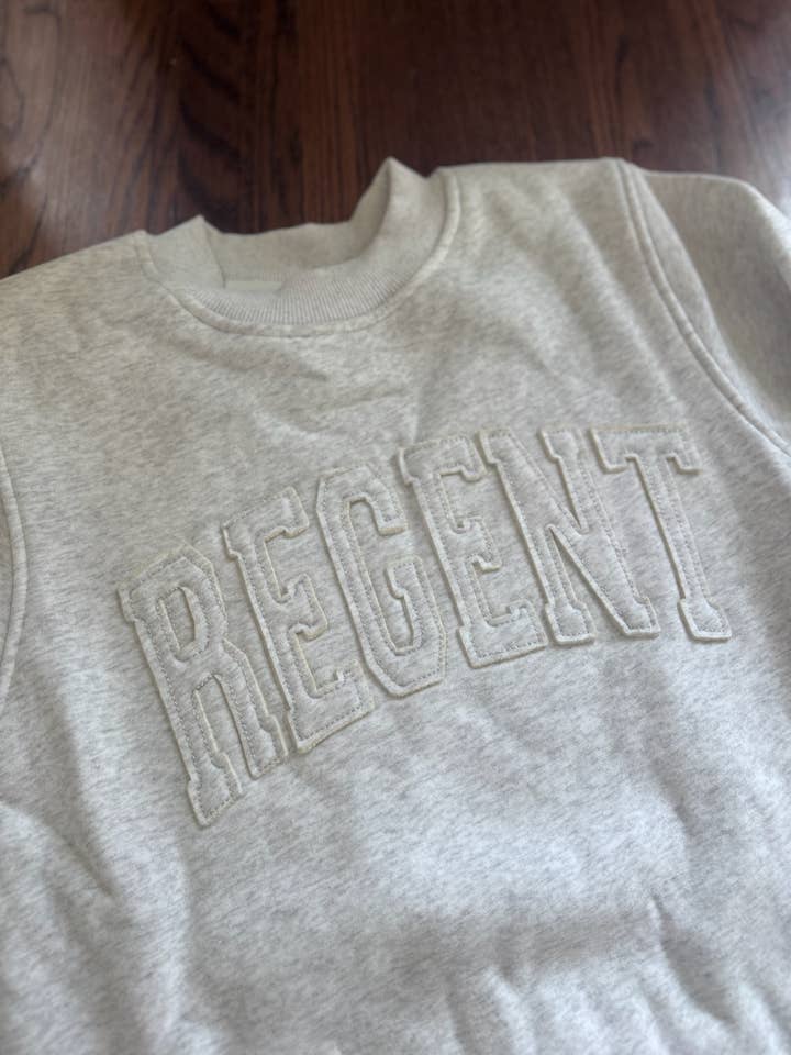 Tilpasset vintage-sweatshirt med applikation for engroshandel hos Spirit Society Co.