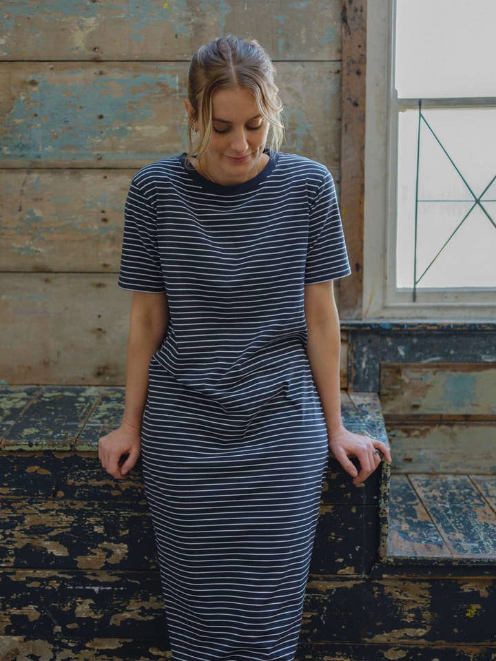 Elle Ekologisk Bomull Marinrandig Midiklänning för wholesale av Ivy