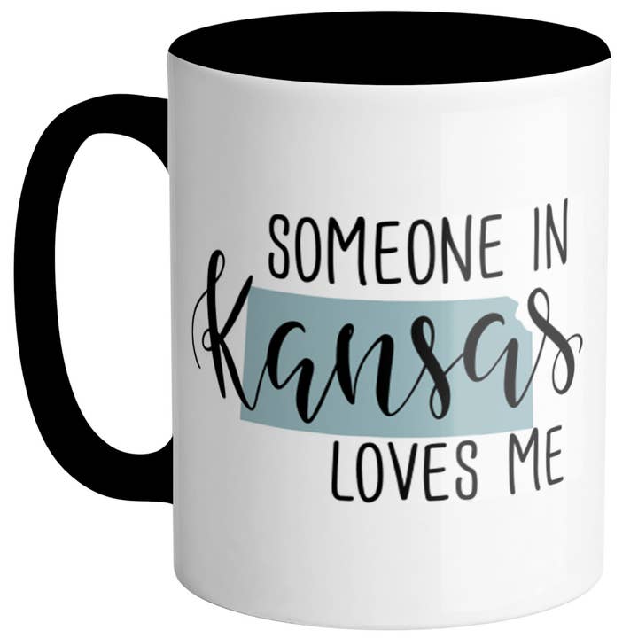 Someone In Kansas Loves Me keramische mok voor wholesale door Lucky Luna Apparel