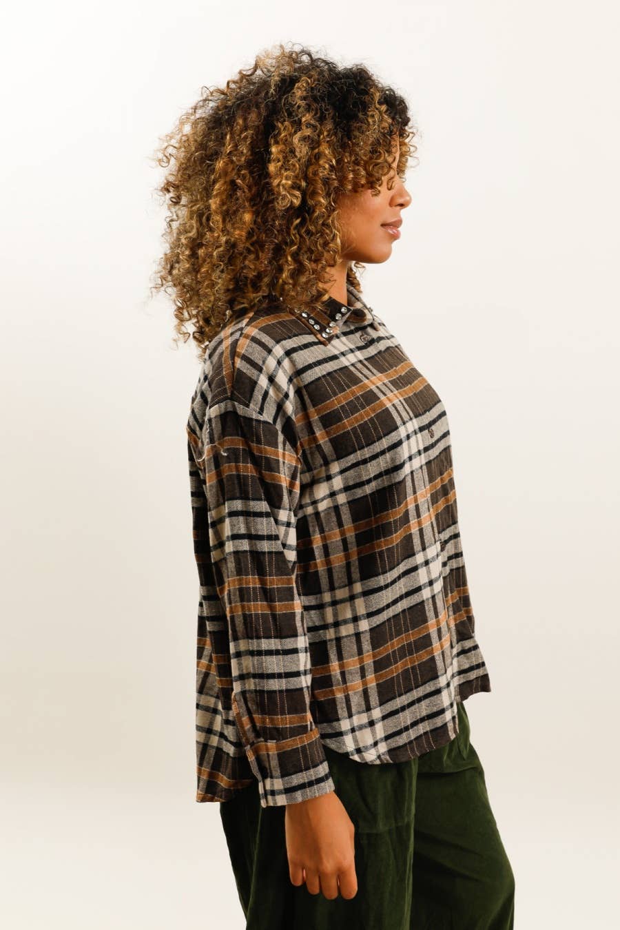 la maison des fibres naturelles – wholesale Buttoned-down shirt – Women's – Plaid shirt with rhinestones 20428 100% cotton1