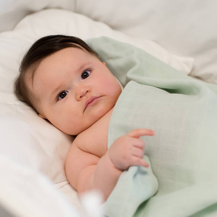 Couverture en mousseline bio pour bébé, couleur menthe douce pour la vente par Summerville organic