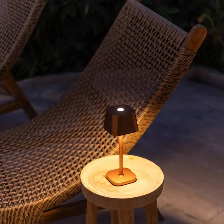 Tavellio - Wholesale Accent/desk lamp - Ava Copper Rechargeable Table Lamp | Stylish, Cordless & Dimmable9