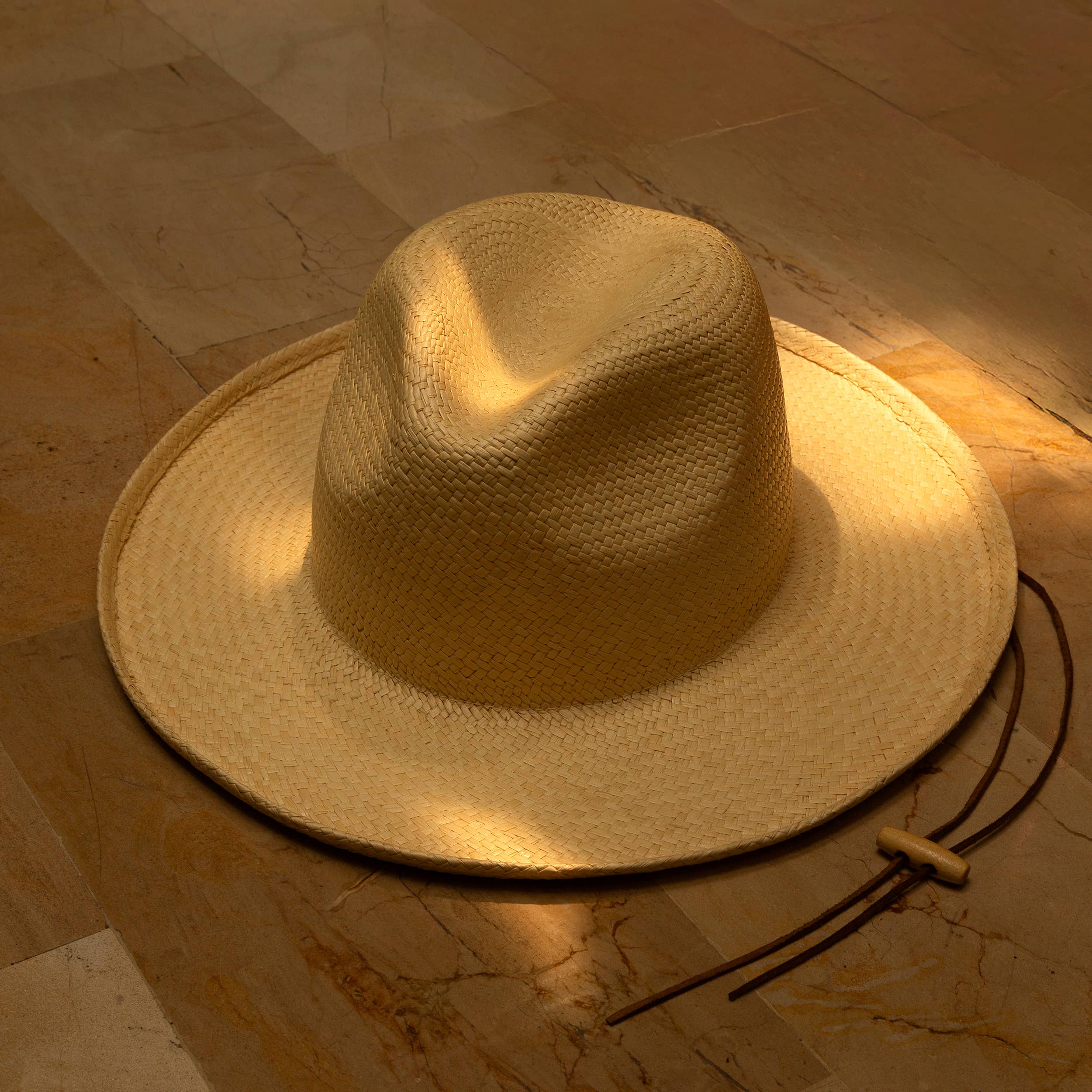 Elegancia Tropical Genuine Panama Hats - Vendita all'ingrosso Cappello di paglia - Unisex - Rustico - Cappello Panama di Paglia Classico con Cinturino Sottogola in Pelle1
