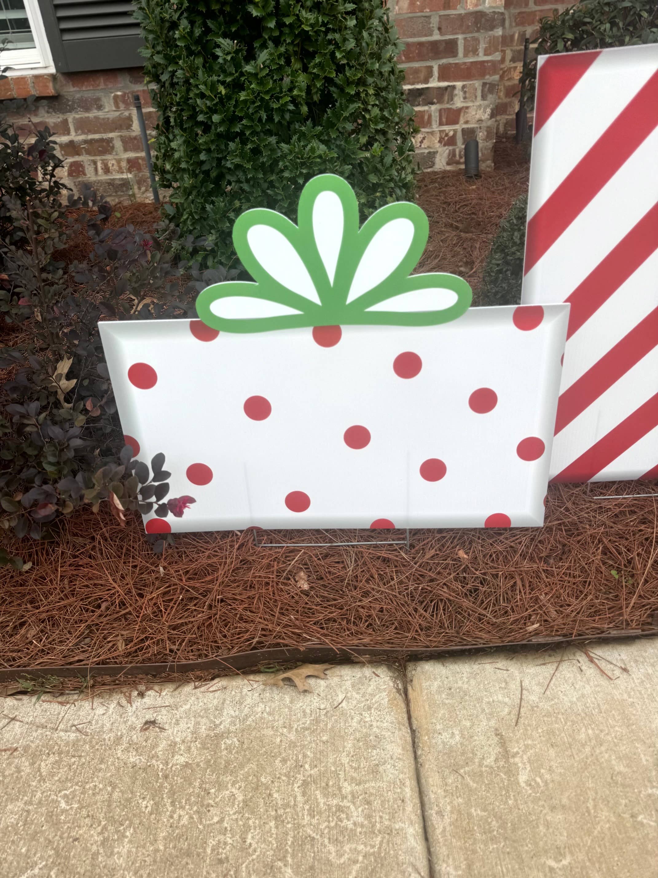 Lovely Reese – Großhandel Schild für Außenbereich – Weihnachtsgeschenk-Set 2