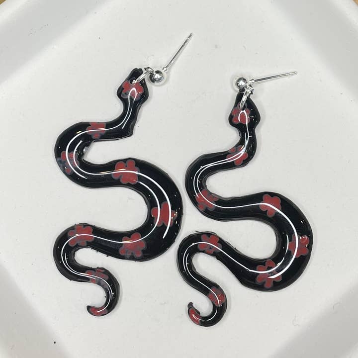 Röd blommig orm dinglar för wholesale av Asselin Designs