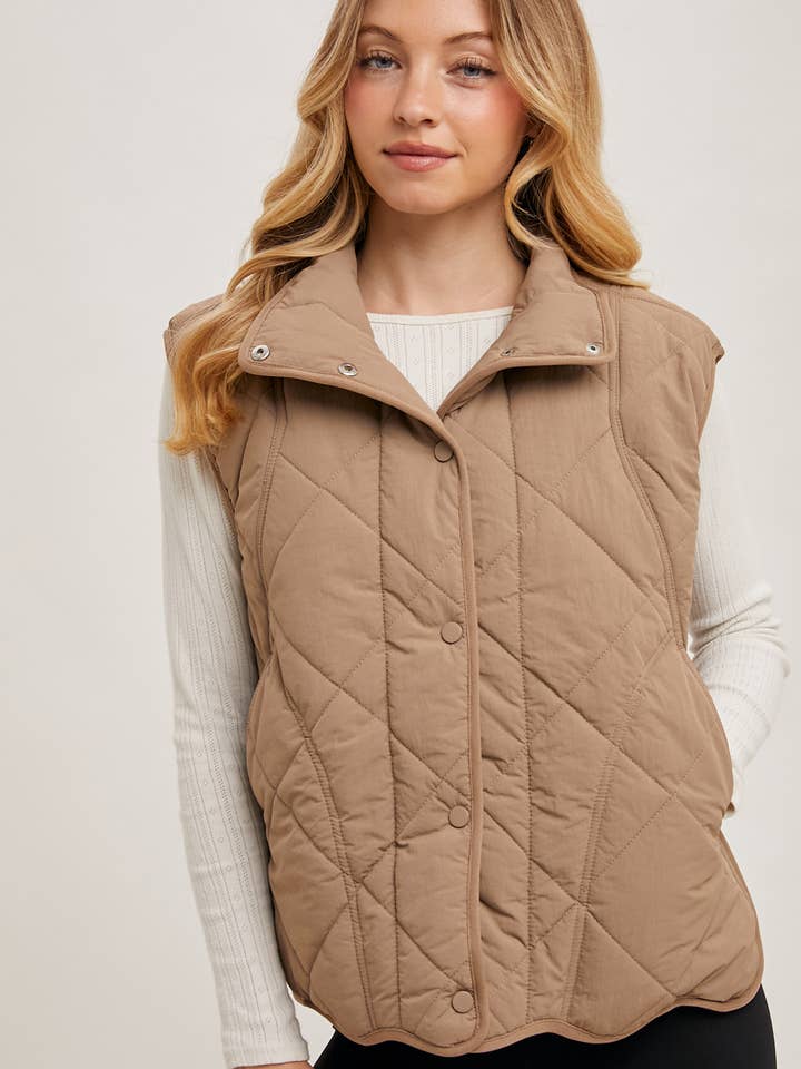Bluivy - Wholesale Outerwear Vest - Women's - BUTTON DOWN QUILTED PUFFER VEST WITH POCKETS