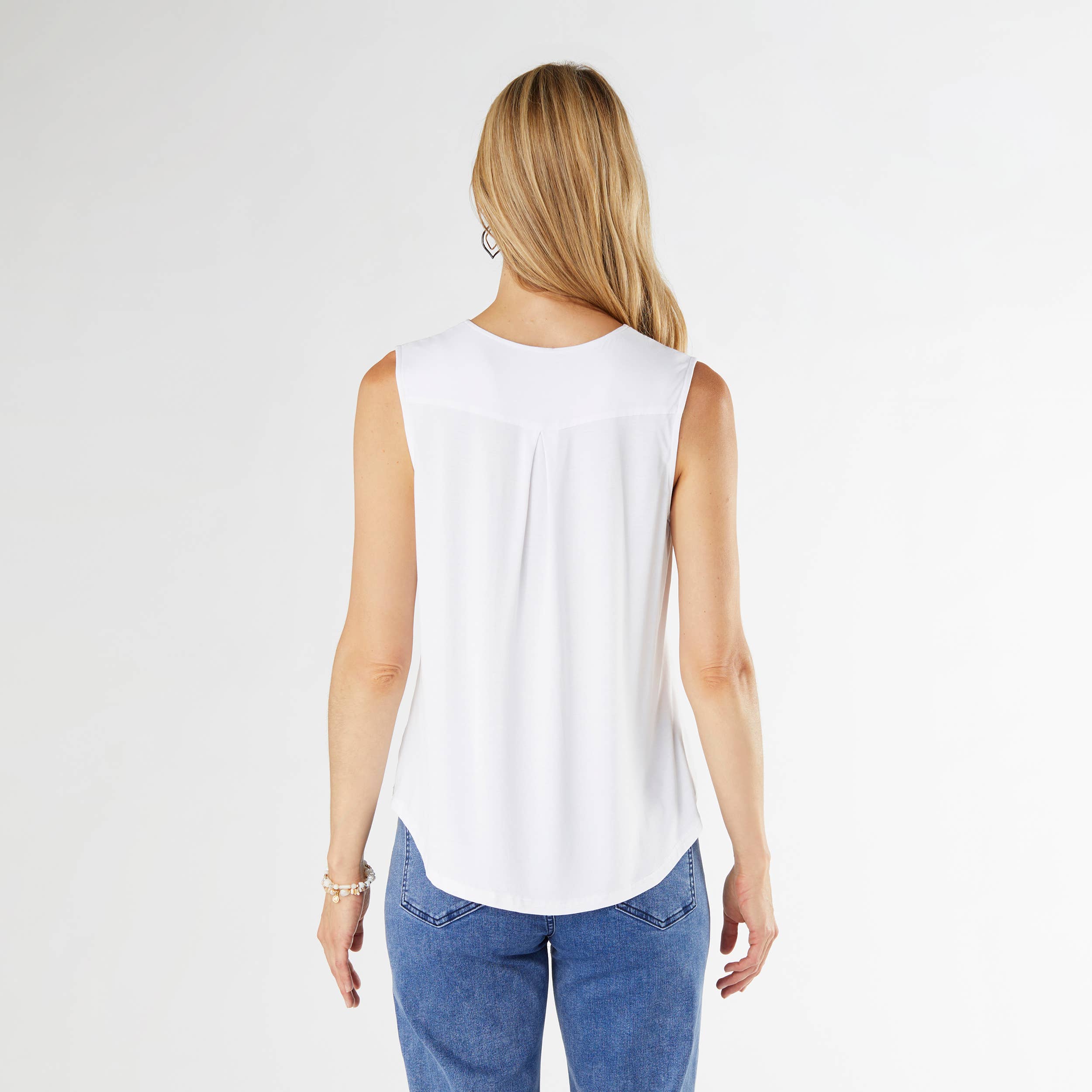 COCO + CARMEN - Wholesale Tank Top - Women's - Erin Pleat Back V-Neck Tank18