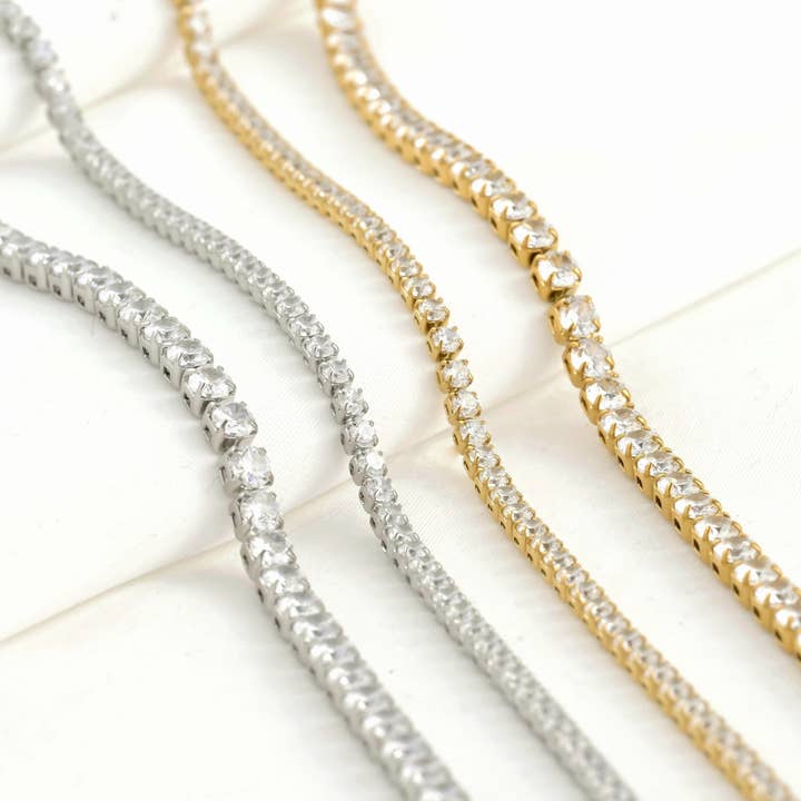 Collier tennis choker en or 18 carats étanche avec diamants pour la vente par Blueyejewelry