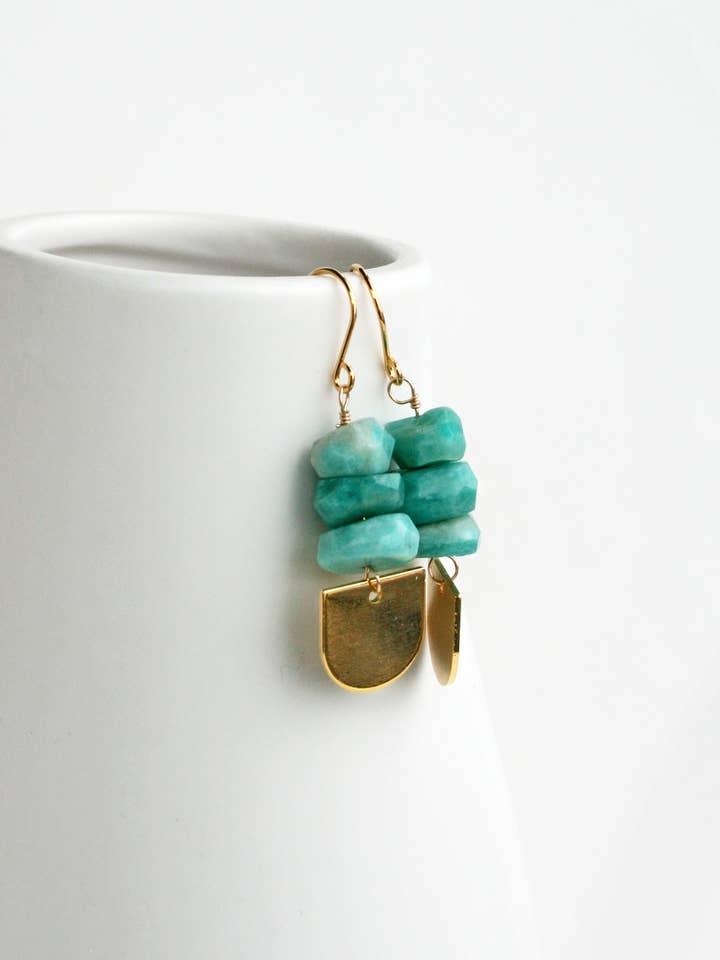 Boucles d'oreilles à disque en amazonite | Boucles d'oreilles pendantes en pierres précieuses pour la vente par Laura Stark Designs