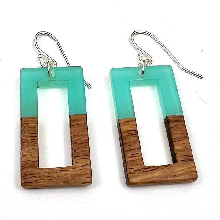 Aqua-Rechteckiger Ohrring aus Holz und Harz für den Großhandel von Jackie Gallagher Designs - Handmade Coastal Jewelry
