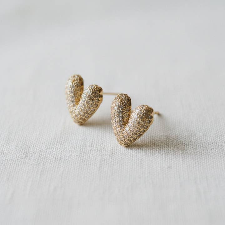 Ellemadera - Wholesale Stud/Post Earrings - Charming Heart-Shaped Gemstone Earrings1