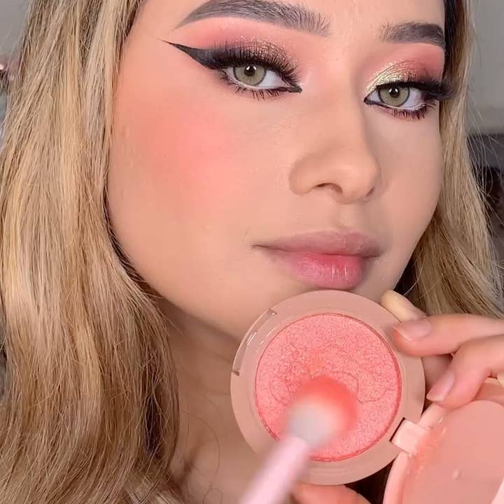 2 in 1 Piece Of Cake Blush + Highlighter for wholesale by J.Cat Beauty