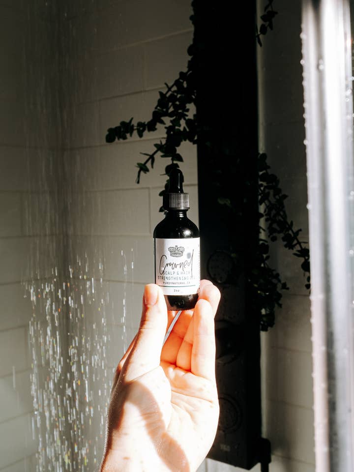 Huile pour cheveux couronnés pour la vente par Purdy Natural