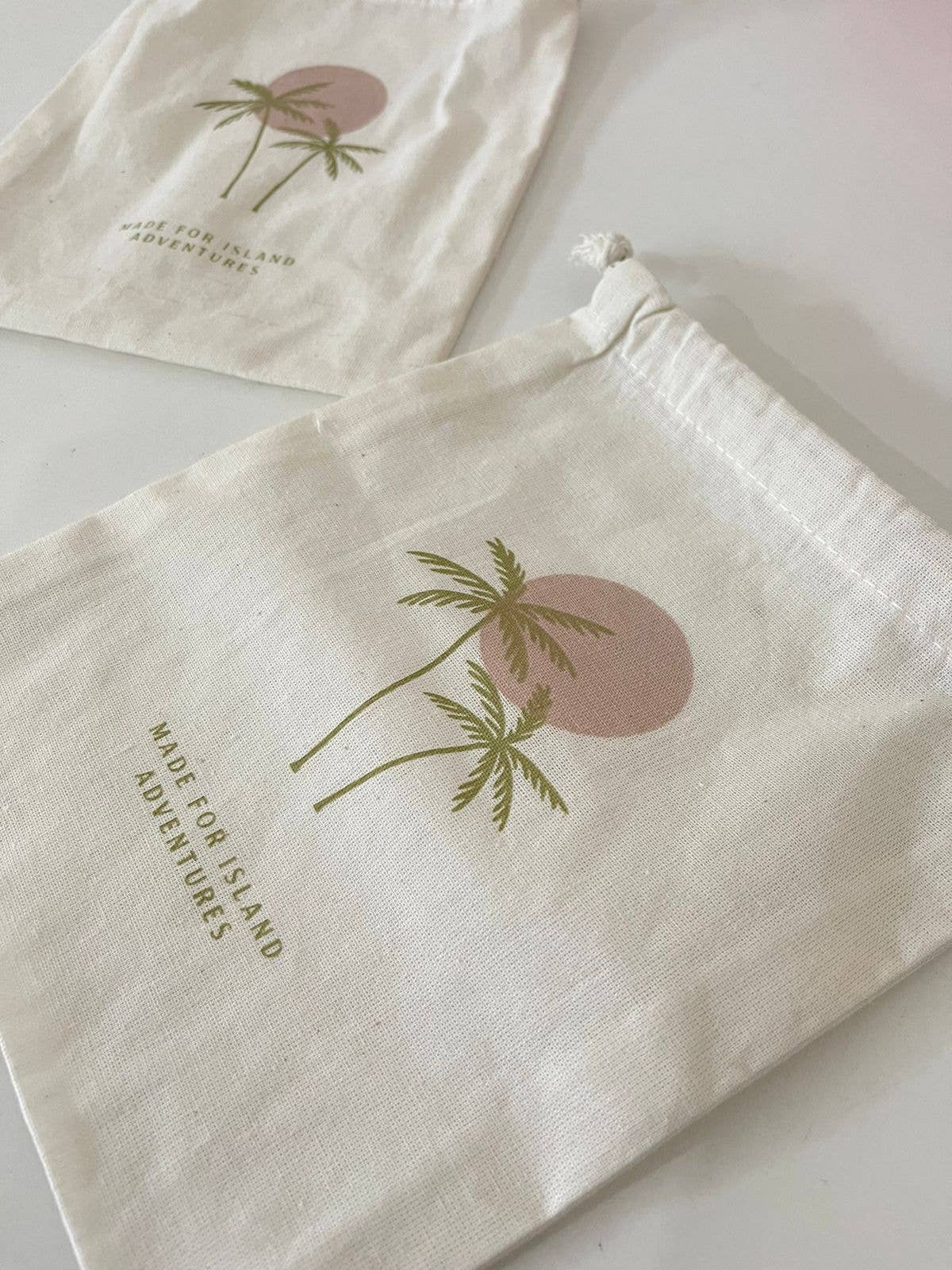 The Paws - Wholesale Drawstring Bag - Unisex - Custom Message Drawstring Bags1