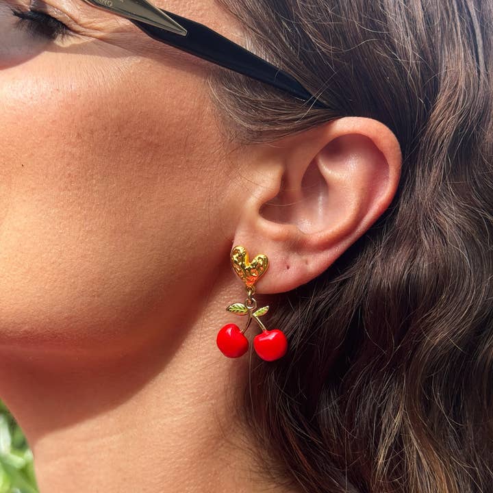 Handgefertigte rote Kirsch-Ohrringe – Frucht-Ohrringe und andere Ergebnisse für kirsche im Großhandel. Kostenlose Rücksendungen und 60-Tage-Zahlungsziel auf Faire im Trend auf Faire.