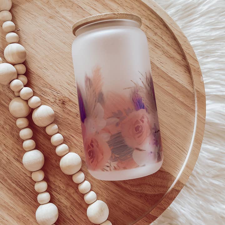 Emma K Designs - Wholesale Drinking Glass/Cup - Pink Pampas Grass Frosted 16oz Glass Cup with Bamboo Lid