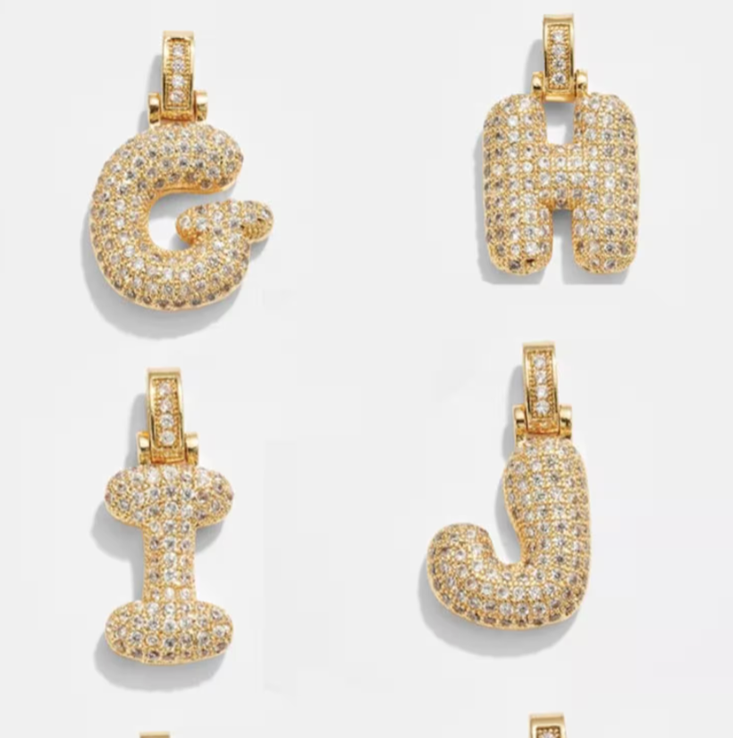Ouro amarelo Pavé Bubble Letter Iniciais Colar em Aço Ouro 14K para venda a revendedores na Faire40