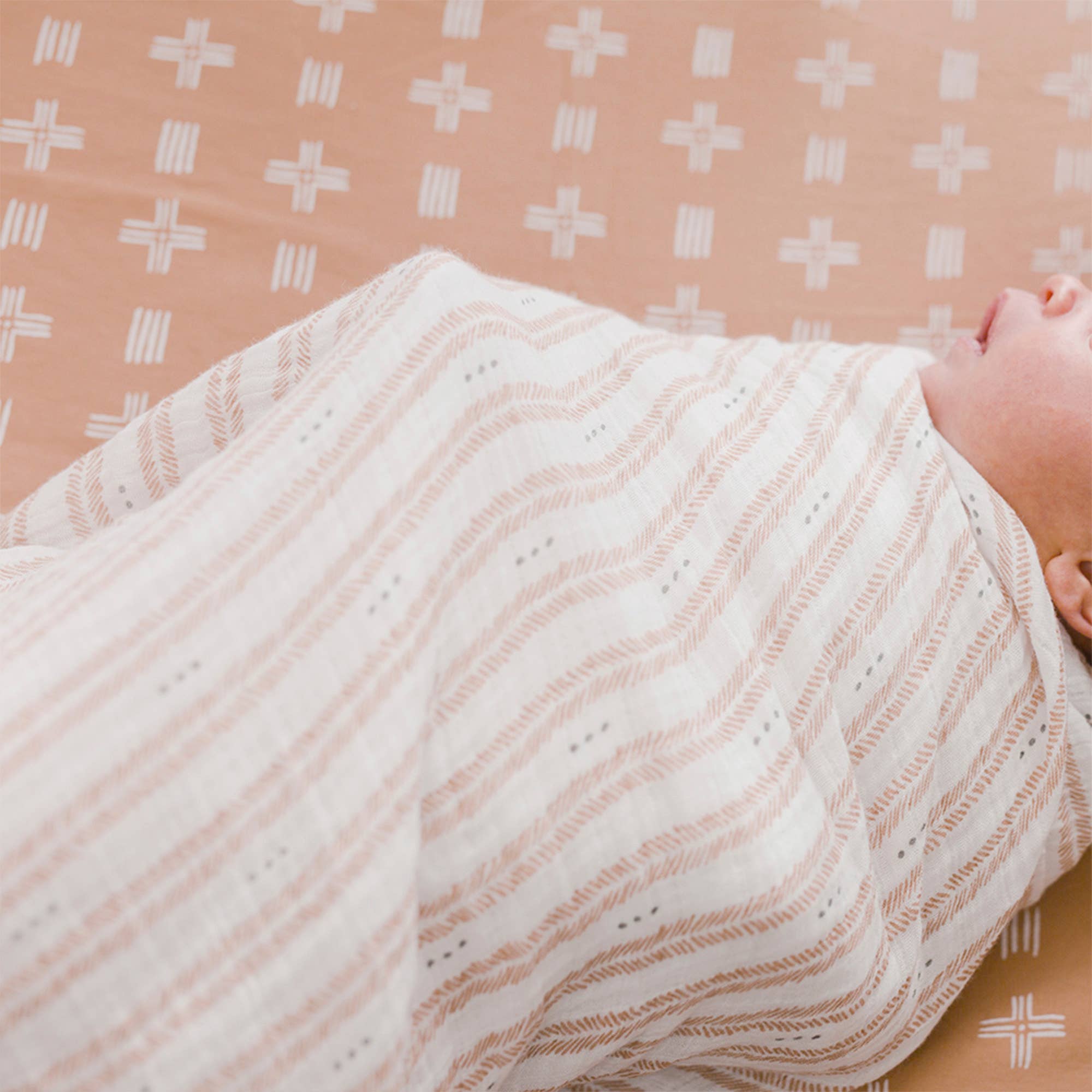 Crane Baby - Wholesale Cot/Crib Sheets - Kendi Crib Sheet (Copper Dash)3