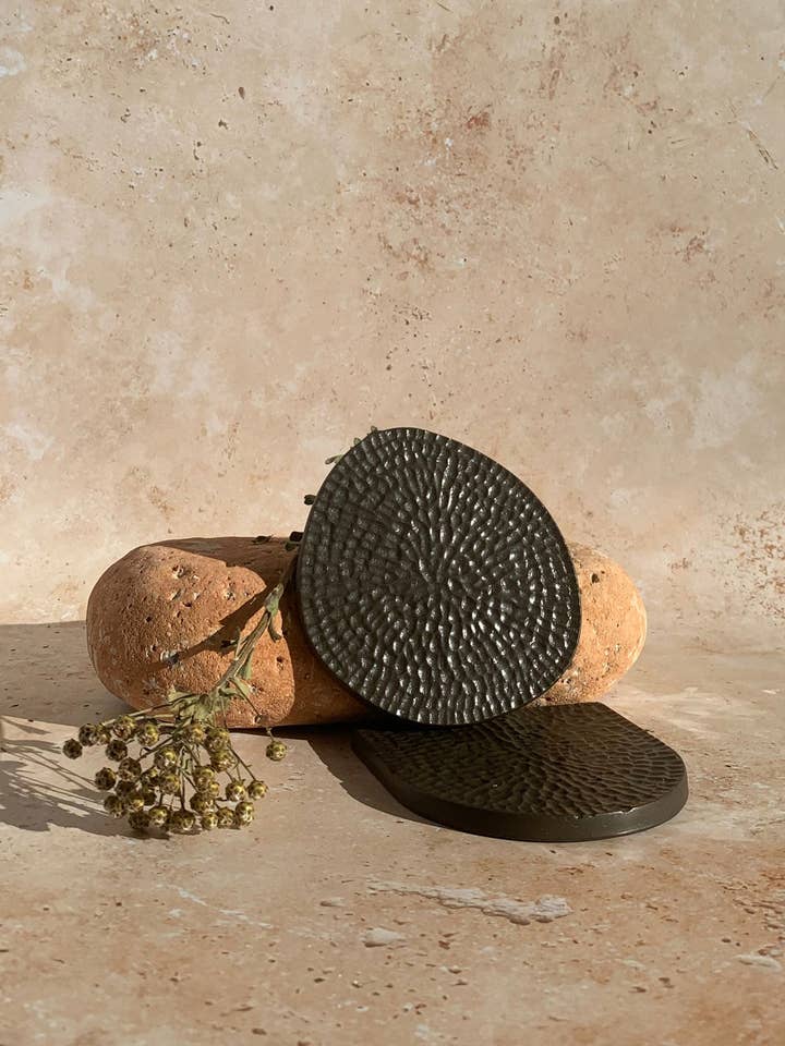 Orma | 2 Coasters 01 Round | Tobacco for wholesale by Amanita Labs