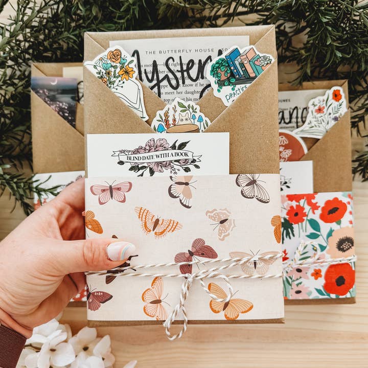Midnight Readers Shop - Wholesale Book - Adult - Blind date with a Book