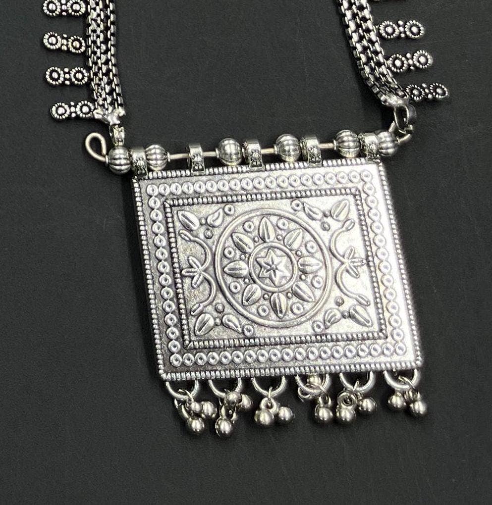 Vastrabhushan – Conjunto de joias por atacado – Conjunto de Joias Florais em Prata Oxidada com Acessórios2