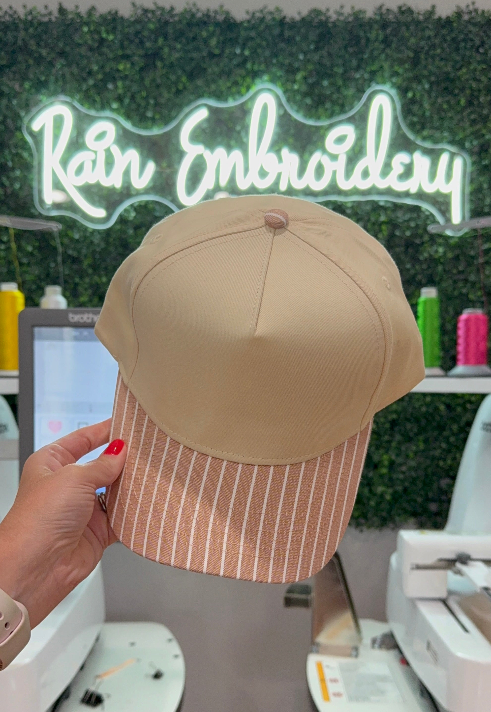 Rain Embroidery – Großhandel Trucker-Cap – Damen – Braun gestreifte Bill (leer) Trucker-Mütze5