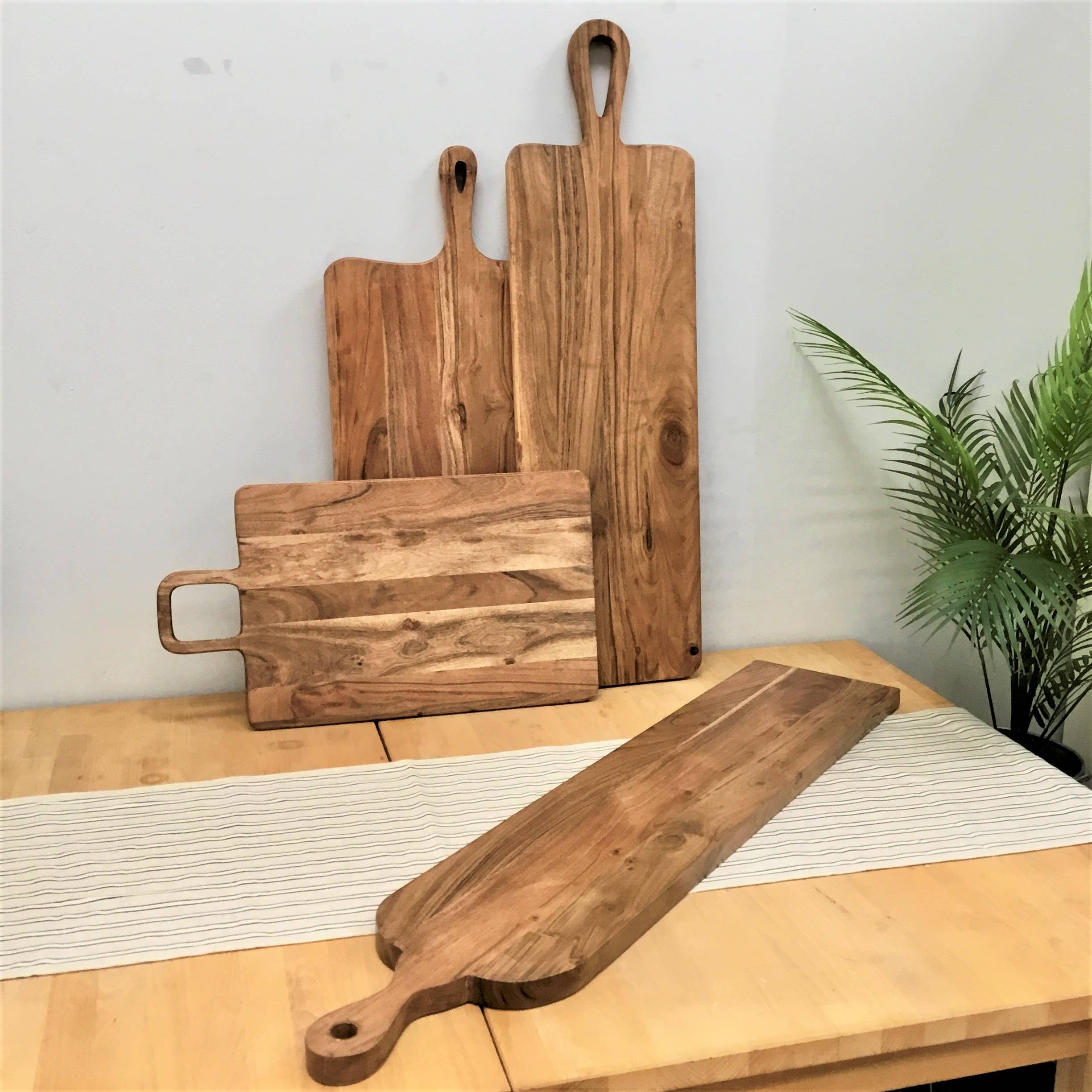 India Handicrafts Inc - Vente Planche à découper - Planche en bois d'acacia avec poignée8