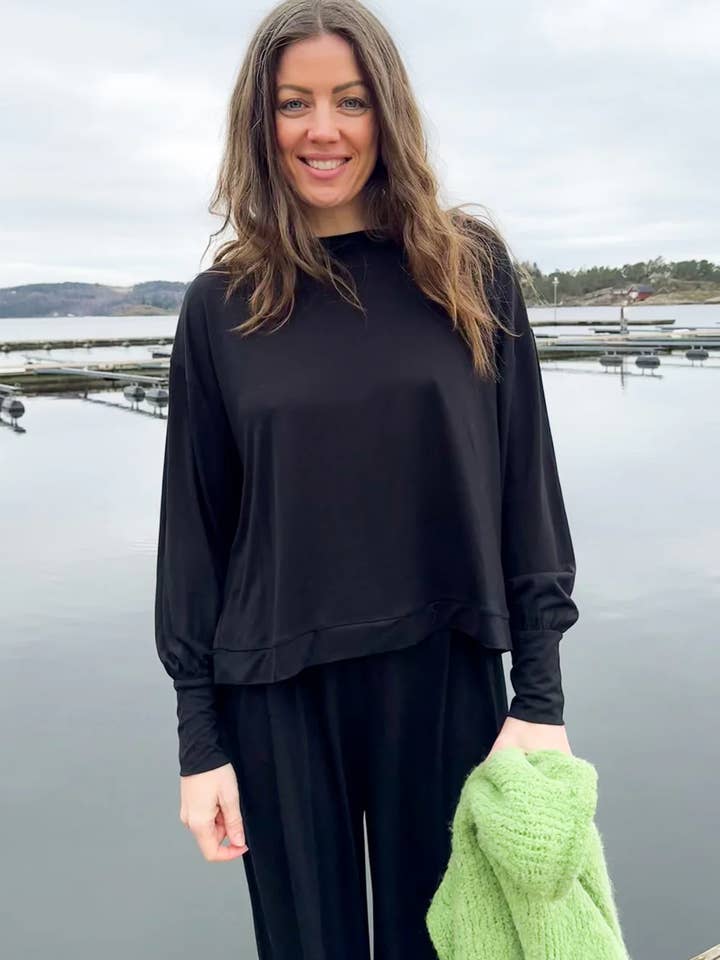 Flow Top in 100% TENCEL™ - Traspirante e Sostenibile per la vendita all'ingrosso da parte di AWAN (As We Are Now)