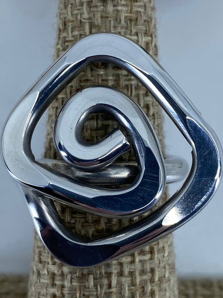 Krummer Diamantring für den Großhandel von The Artist Jay