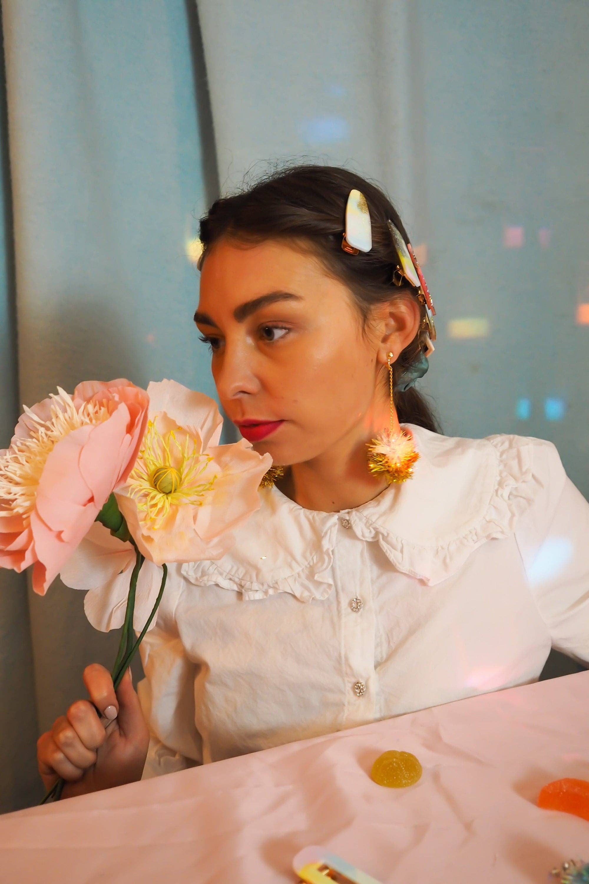 Fat Pom Poms - Vente Boucles d'oreilles pendantes - Mini boucles d'oreilles scintillantes irisées et dorées1