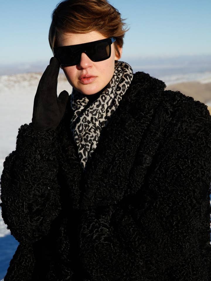 Luipaardsjaal zwart-beige voor wholesale door Mohair&Angora