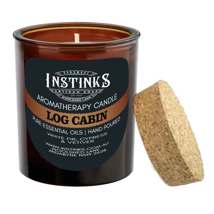 Bougie en pot ambré Log Cabin - Sapin blanc, cyprès et vétiver pour la vente par INSTINKS