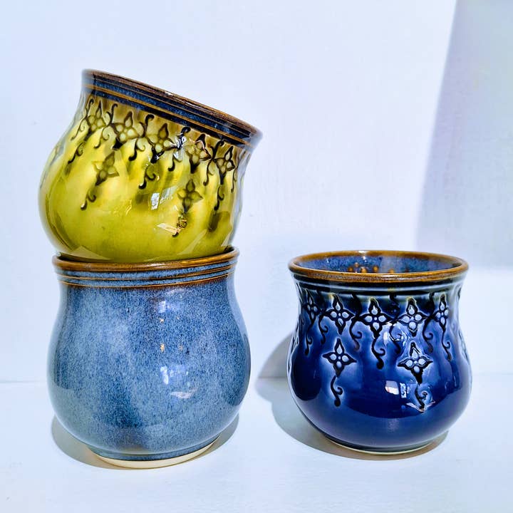 Plays in Mud Pottery - Vendita all'ingrosso Bicchieri da vino - Bicchiere da vino senza stelo in gres fatto a mano su ordinazione