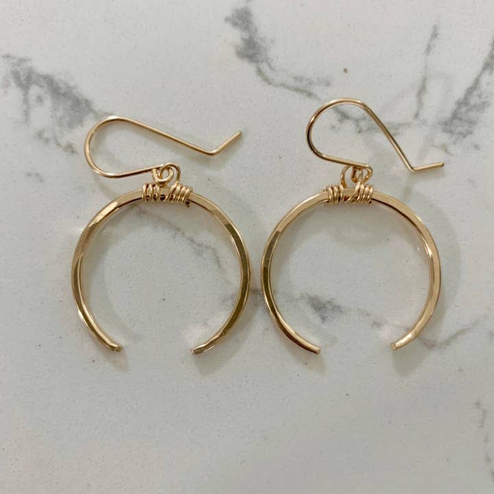 Pendientes de aro colgantes de luna creciente para venta al por mayor de TayTayInspired